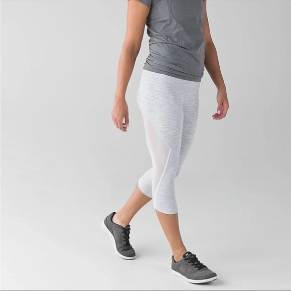 lululemon athletica Pants - Lululemon run with the sun crops Leggings Mesh Gray Size 4 B15